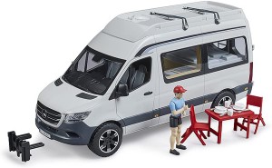 Bruder 02672 - Camper Mercedes Benz Sprinter con autista, set giocattolo da campeggio con tavolo e stoviglie
